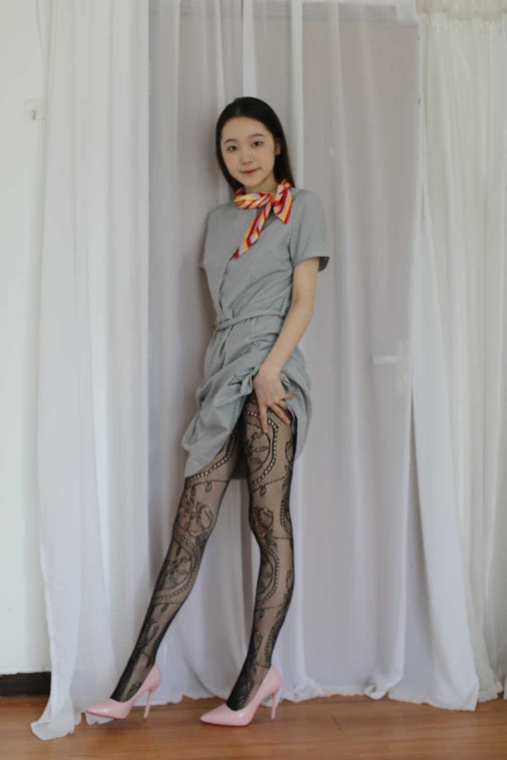 氣質(zhì)女神絕美絲襪美腿