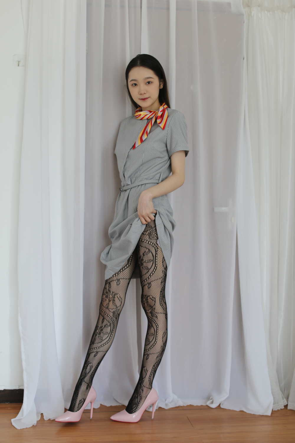 氣質(zhì)女神絕美絲襪美腿