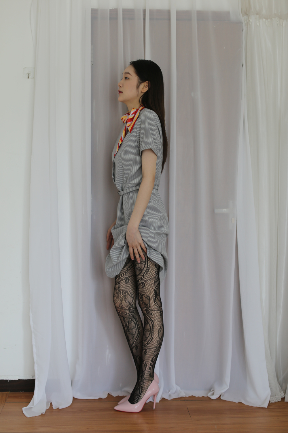 氣質(zhì)女神絕美絲襪美腿