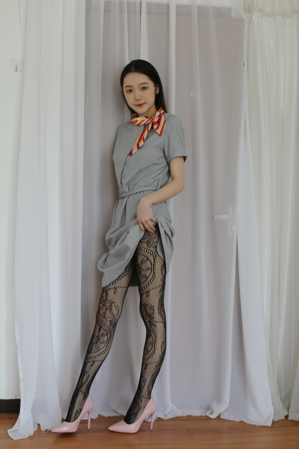 氣質(zhì)女神絕美絲襪美腿