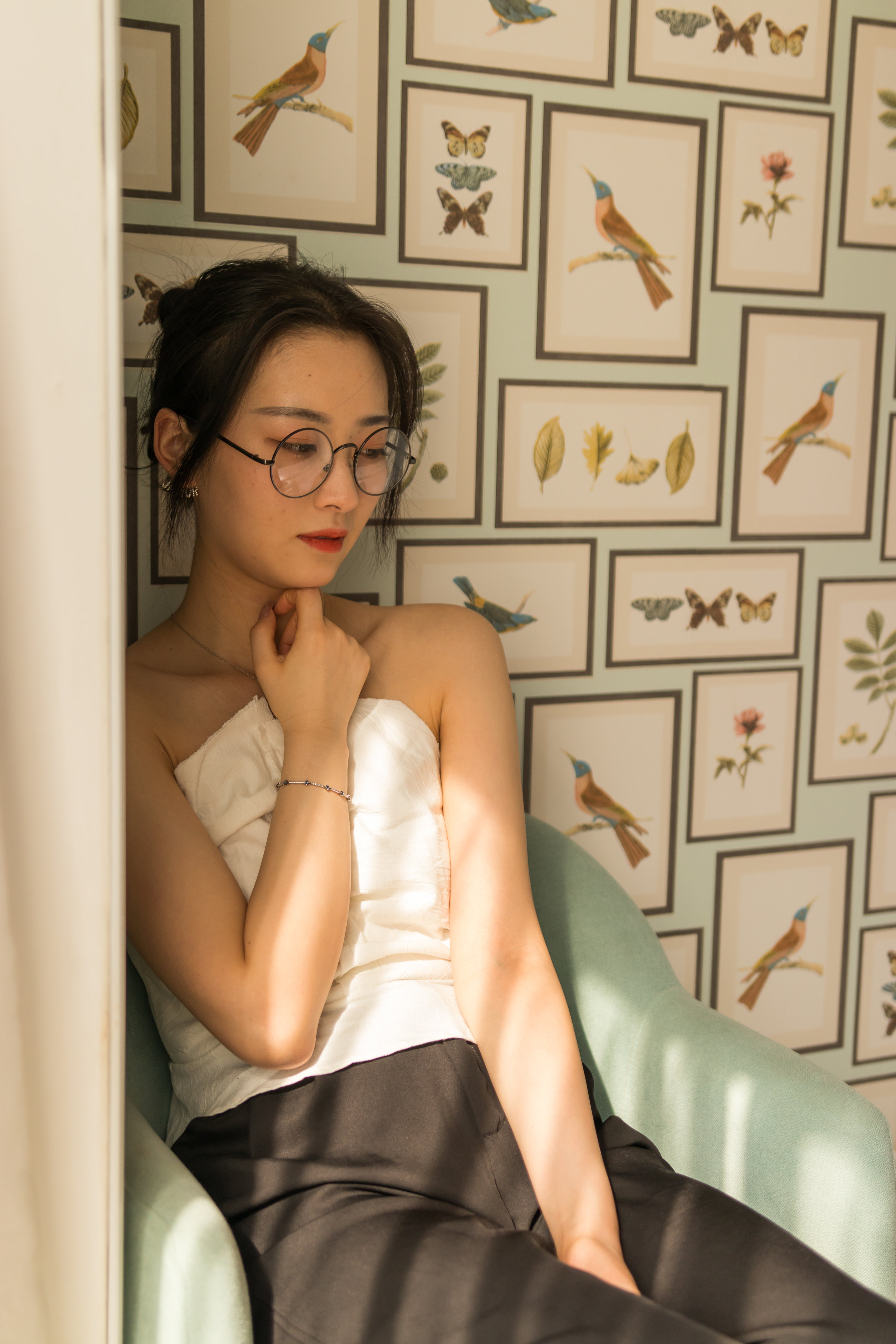 眼鏡妹子看上去就是騷