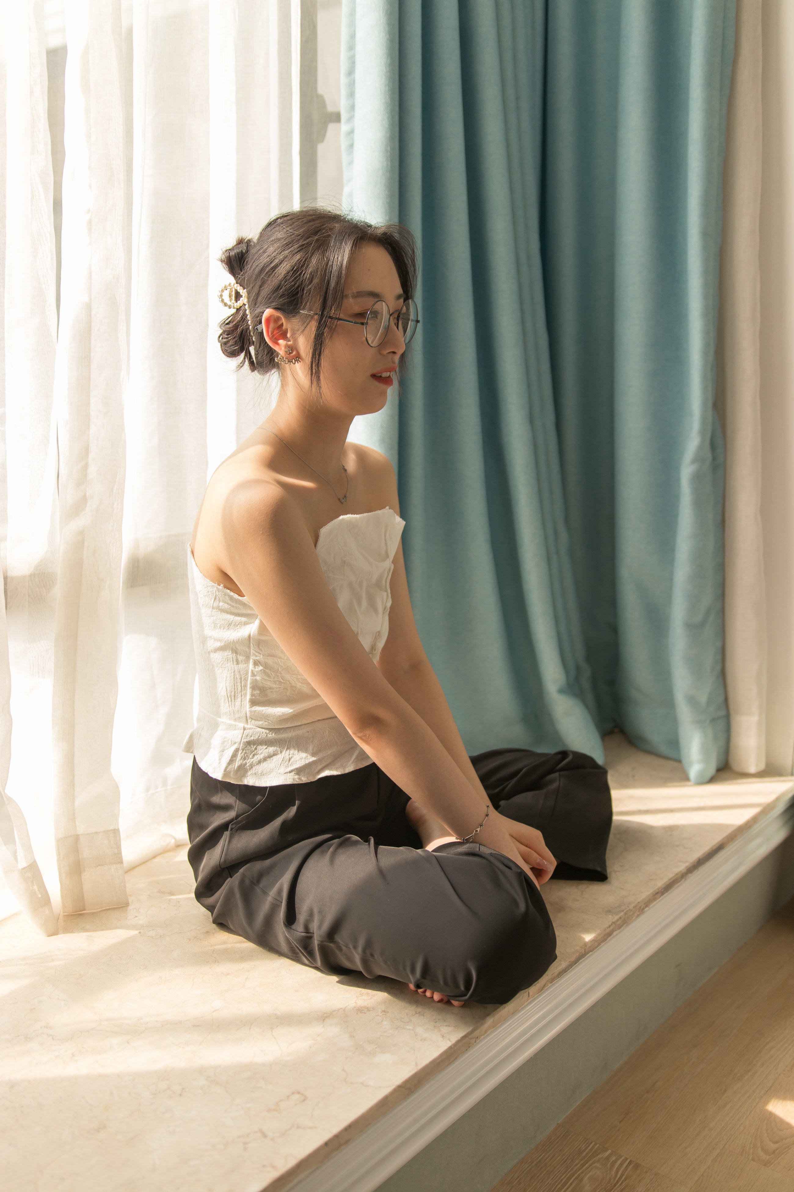 眼鏡妹子看上去就是騷