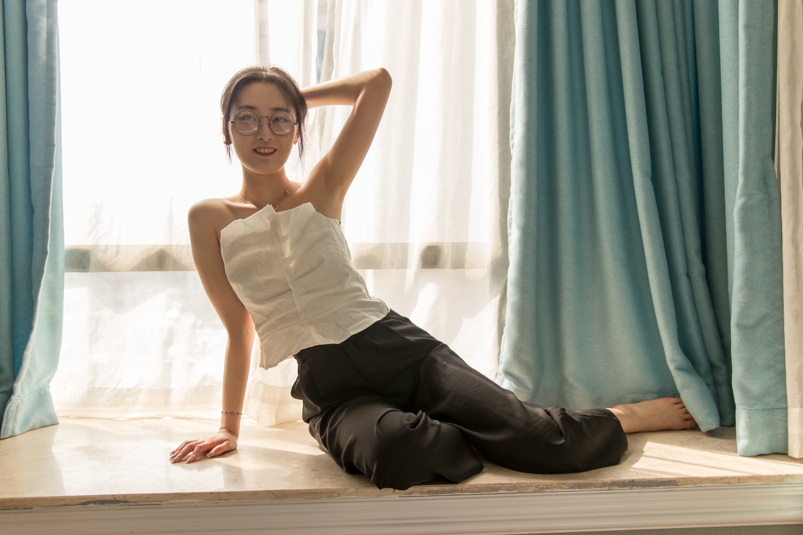 眼鏡妹子看上去就是騷
