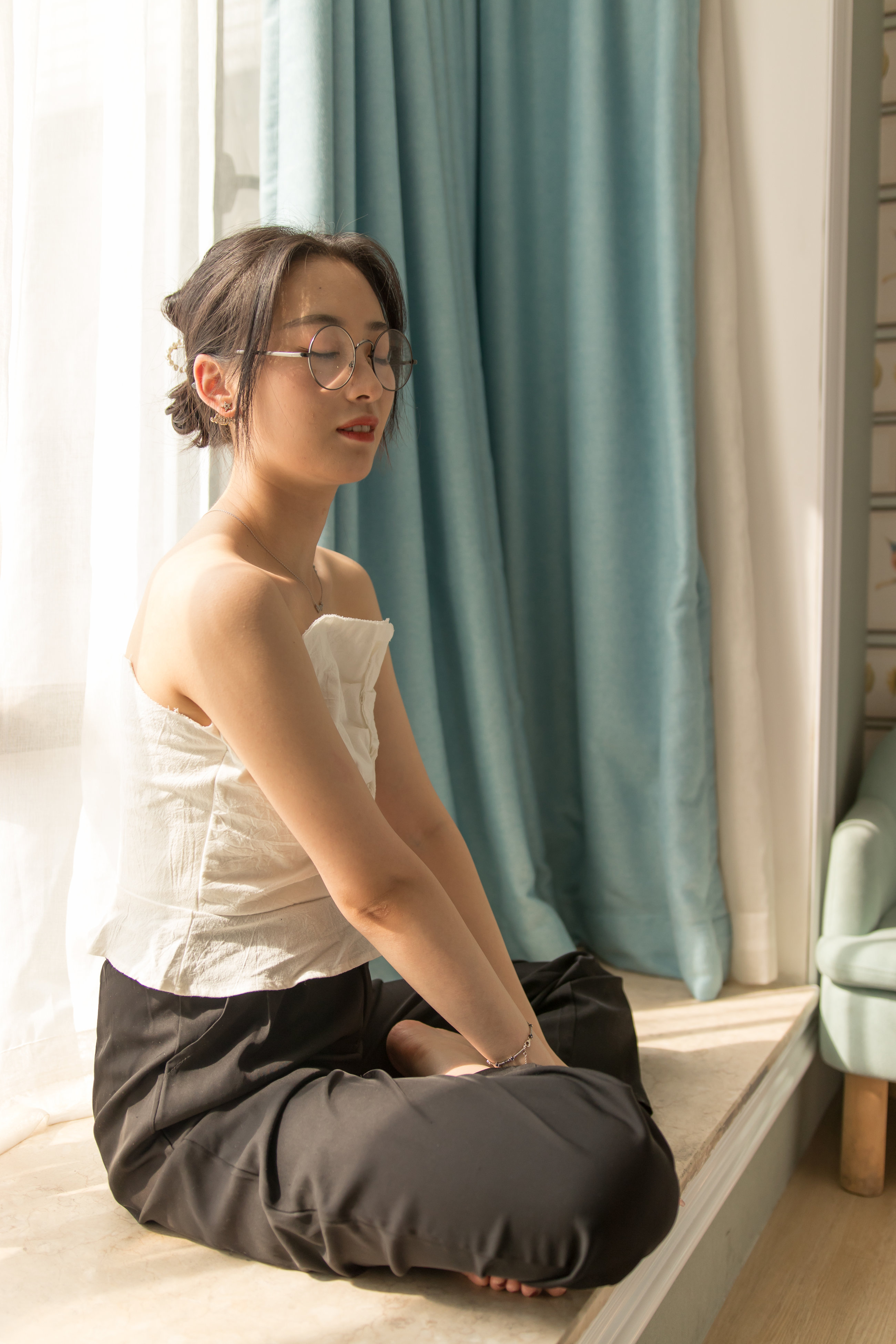 眼鏡妹子看上去就是騷