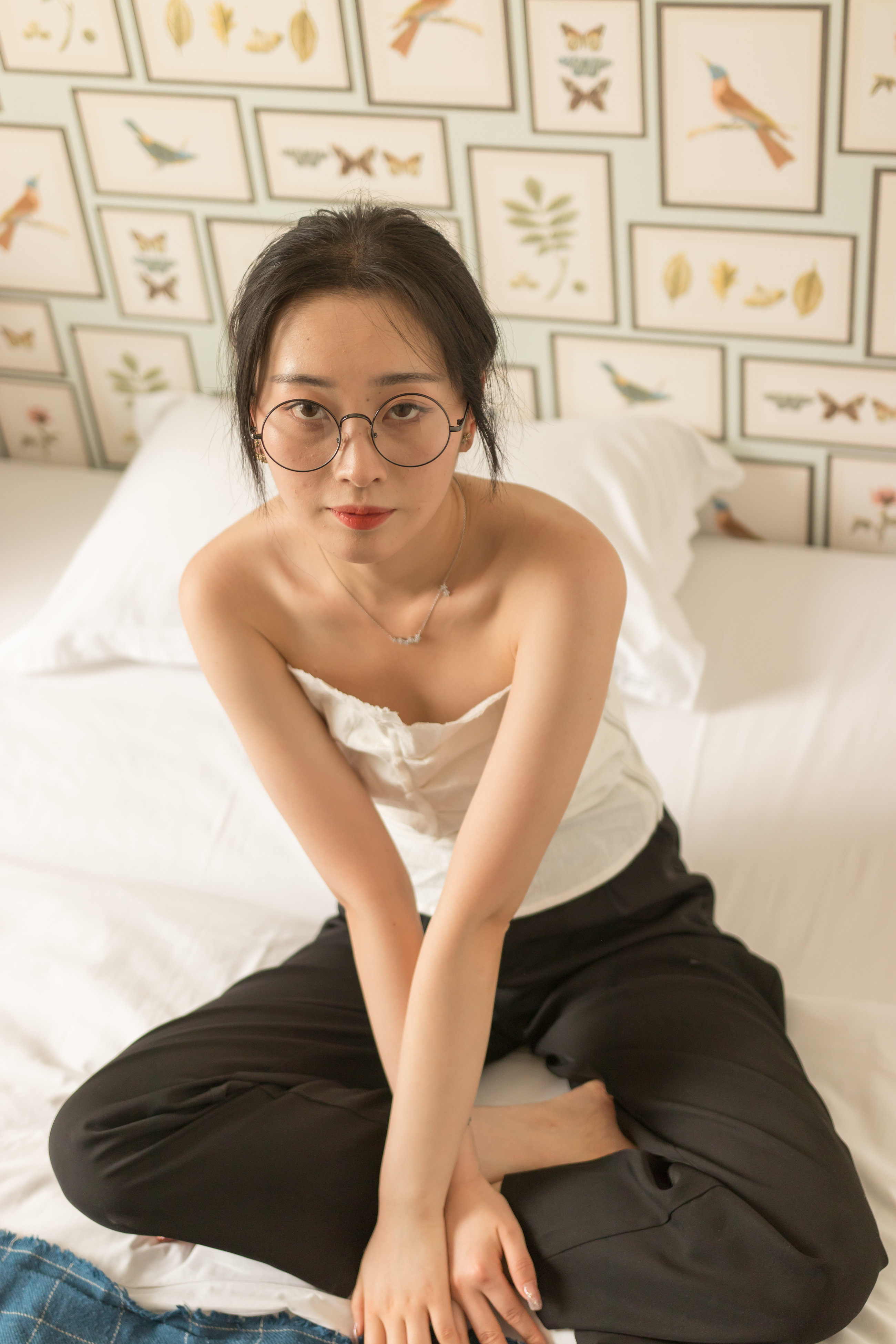 眼鏡妹子看上去就是騷