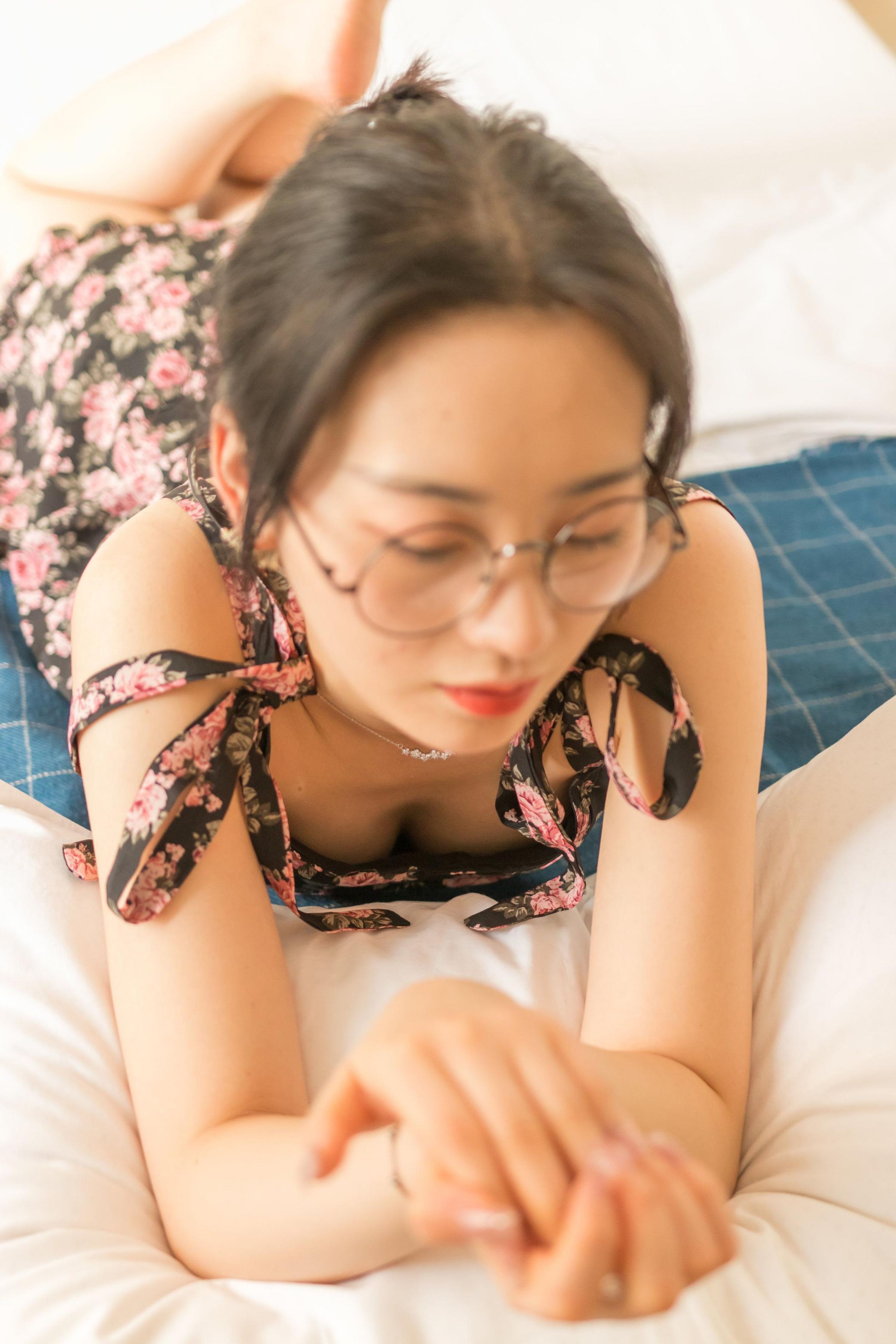 超誘人的碎花裙小姐姐