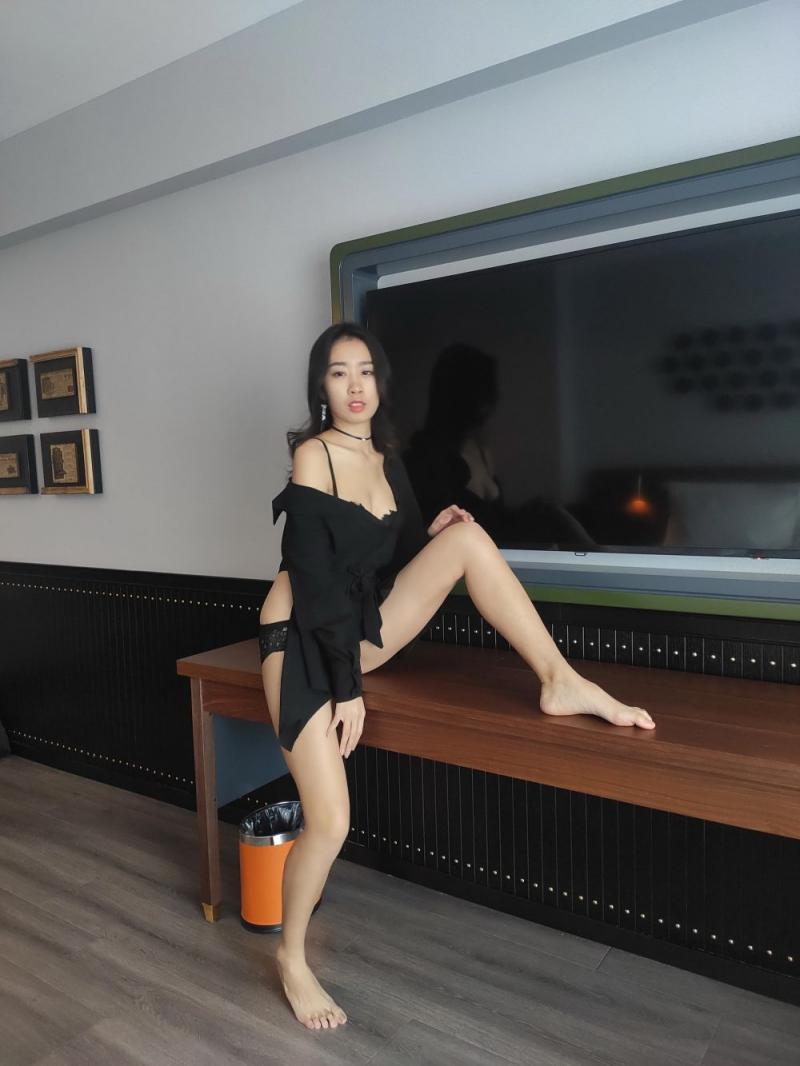 黑色系極品少婦