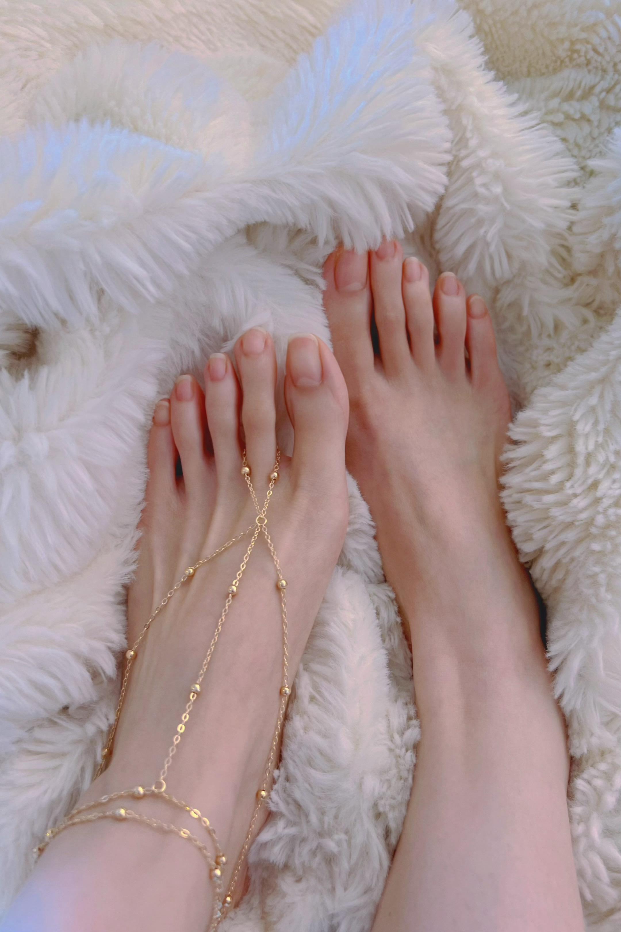 細(xì)細(xì)腳踝，軟嫩白皙的玉足，是不是你的菜