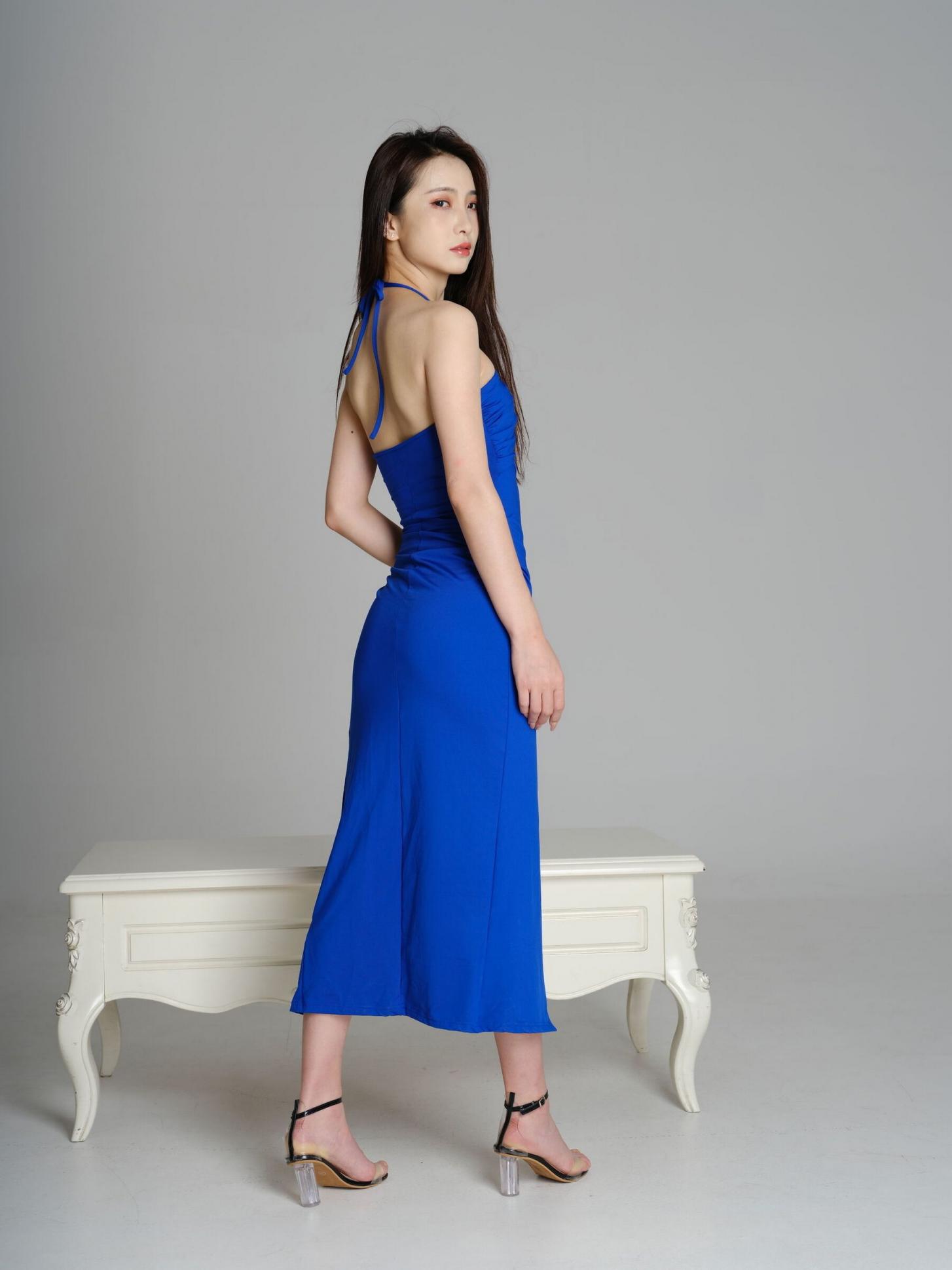 氣質(zhì)很好的藍(lán)裙妹子