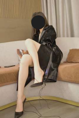 香艷無(wú)比的黑絲高跟大長(zhǎng)腿美女