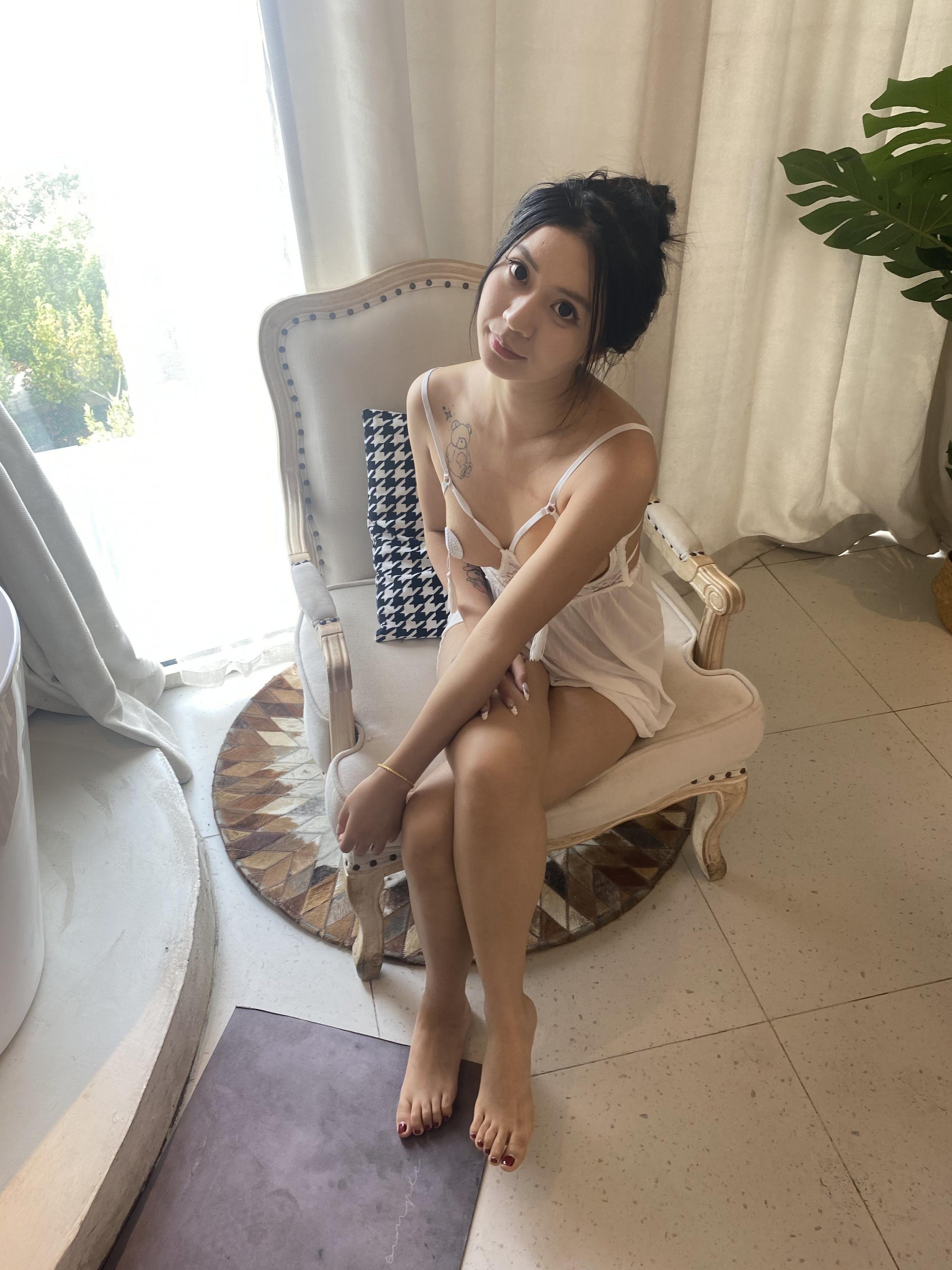 良家大屁股妹子看上去是自愿的