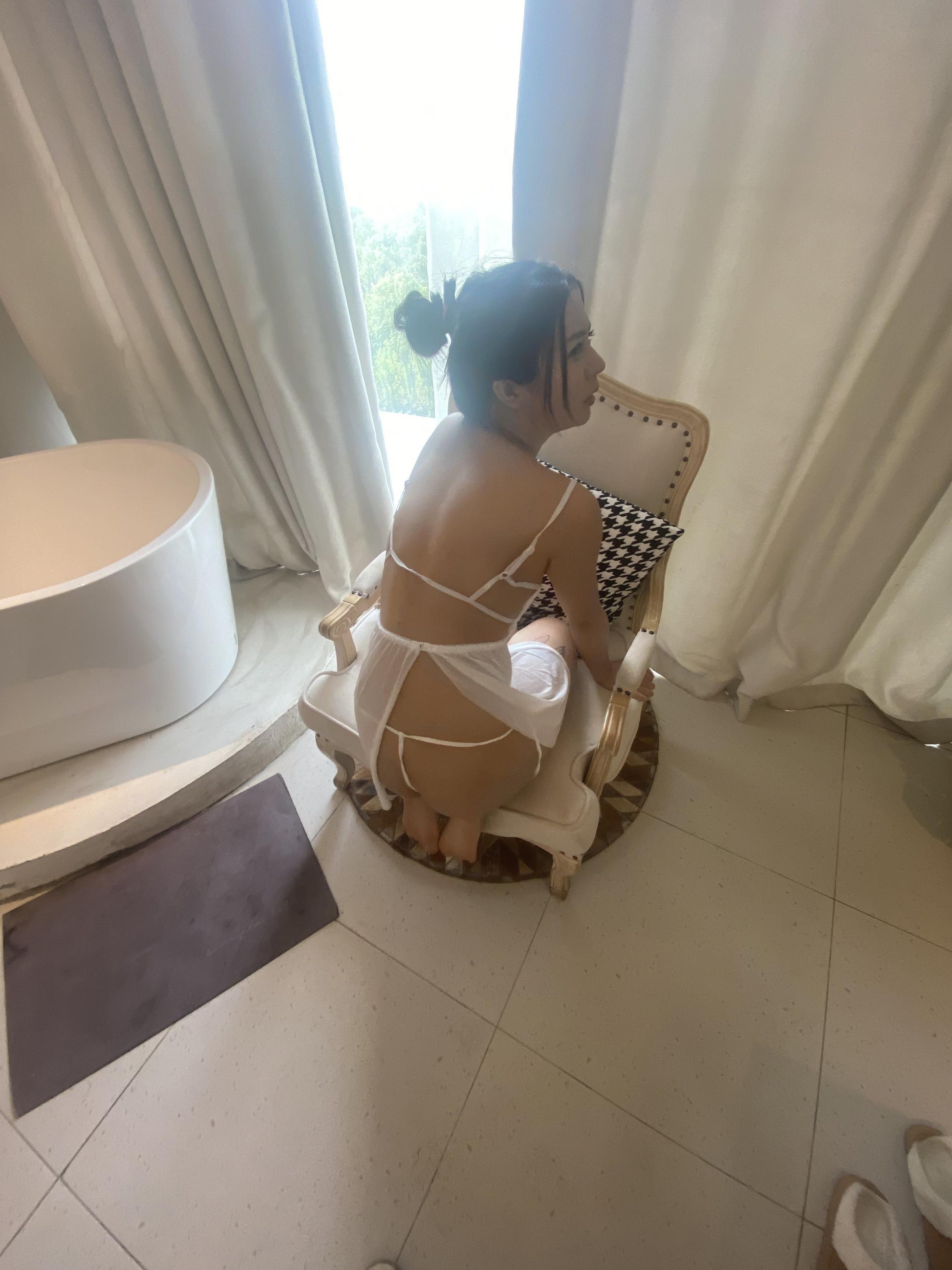 良家大屁股妹子看上去是自愿的