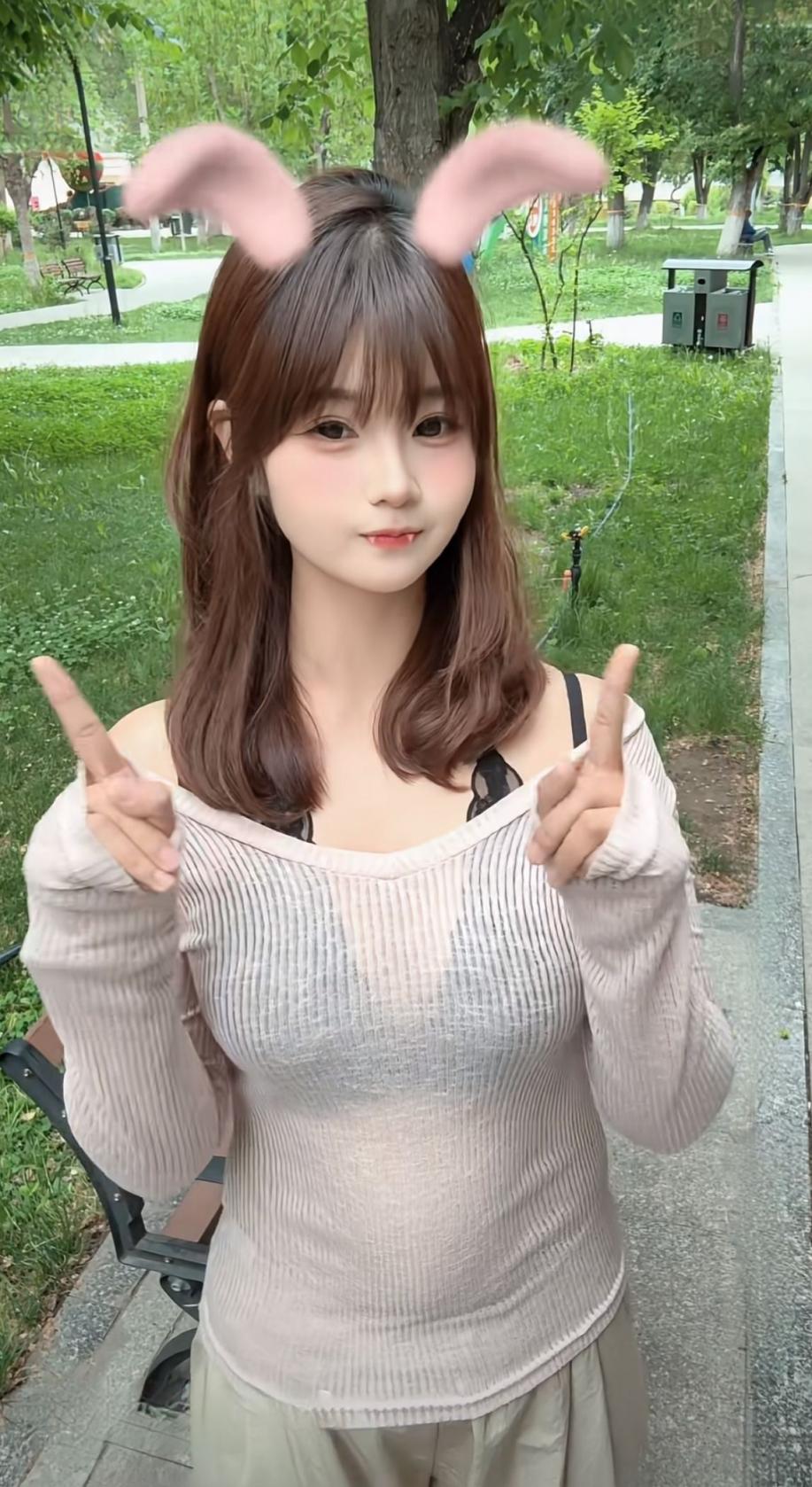 絕美胸模